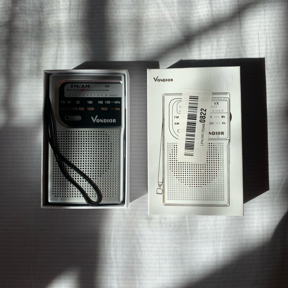 Vondior AM FM portable pocket radio